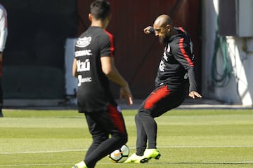 El Jugador de la seleccion chilena Arturo Vidal es fotografiado durante el entrenamiento realizado en el complejo deportivo Juan Pinto Duran de Santiago, Chile.