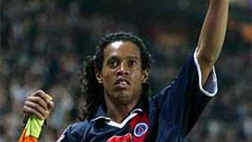 <b>QUIERE IRSE.</b> Ronaldinho, como loco por salir a pesar de que Luis Fernández, con quien ha tenido problemas, no vaya a continuar