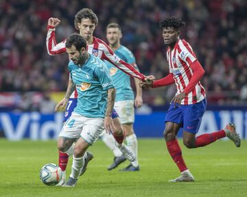 Rubén García con Joao Félix y Thomas Partey.