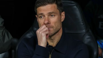 MADRID, 10/12/2025.- El técnico del Real Madrid, Xabi Alonso, durante el encuentro correspondiente a la fase regular de la Liga de Campeones que disputan este miércoles Real Madrid y Manchester City en el estadio Santiago Bernabéu, en Madrid. EFE/ Kiko Huesca