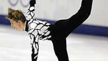 ELEGANCIA Y FUERZA. Yagudin ha tenido que salir a
saludar al público cuando ya había abandonado la pista.