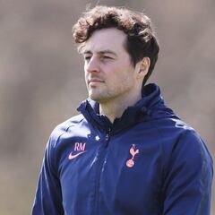¿Quién es Ryan Mason, nuevo DT de Davinson Sánchez?