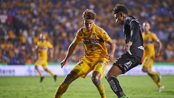 (L-R), Igor Lichnovsky of Tigres and Jonathan Herrera of Atlas Jonathan Herrera of Atlas during the game Tigres UANL vs Atlas, corresponding Round 04 the Torneo Apertura 2022 of the Liga BBVA MX at Universitario Stadium, on July 23, 2022.

<br><br>

(I-D), Igor Lichnovsky de Tigres y Jonathan Herrera de Atlas durante el partido Tigres UANL vs Atlas, correspondiente a la Jornada 04 del Torneo Apertura 2022 de la Liga BBVA MX en el Estadio Universitario, el 23 de julio de 2022.