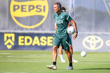 Larrubia vs Suso, duelo de magos en un partido de alto riesgo