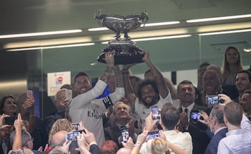 Sergio Ramos (left) and Marcelo lift the Bernabéu Trophy.