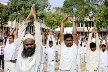 La celebración del Día Internacional del Yoga en imágenes