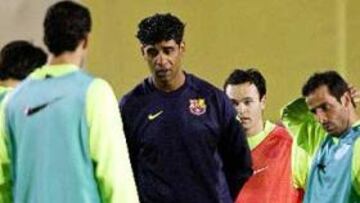 <b> RECUPERADO. </b> Tras su ausencia en los partidos frente a Villareal y Udinese, el técnico holandés volverá a dirigir a su equipo contra el Sevilla.