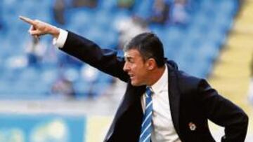 <b>CAUTO. </b>El entrenador albiazul no quiere nerviosismos en una parte del calendario clave para el devenir del Recreativo.