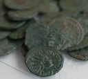 Descubren miles de monedas antiguas en un jardín y el Estado actúa de inmediato: se queda todo el tesoro por interés público