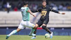 (L-R), Victor Davila of Leon and Arturo Ortiz of Pumas during the game Pumas UNAM vs Leon, corresponding to Round 3 of the Torneo Clausura 2023 of the Liga BBVA MX, at Olimpico Universitario Stadium, on January 22, 2023.

<br><br>

(I-D), Victor Davila de Leon y Arturo Ortiz de Pumas durante el partido Pumas UNAM vs Leon, Correspondiente a la Jornada 03 del Torneo Clausura 2023 de la Liga BBVA MX, en el Estadio Olimpico Universitario, el 22 de Enero de 2023.