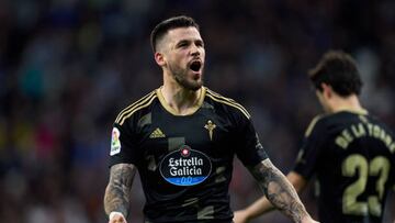 El atacante Carles Pérez celebra su gol en la victoria del Celta por 1-3 ante el Espanyol en el RCDE Stadium.