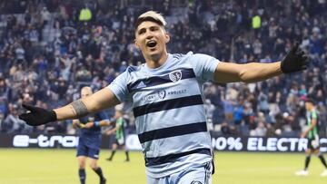 El delantero mexicano Alan Pulido tuvo un partido sobresaliente con Sporting Kansas City tras anotar su primer gol de la temporada y dar una asistencia.