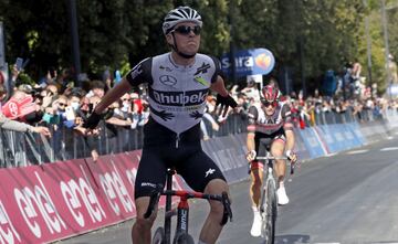 Mauro Schmid, vencedor de la etapa de hoy. 