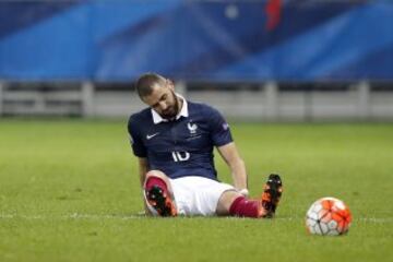 Karim Benzema (Francia). El delantero del Real Madrid sufrió una lesión en el isquiotibial. Estará parado entre dos y tres semanas. 