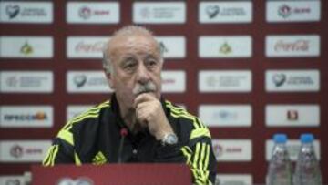 Vicente del Bosque, en la rueda de prensa en Minsk.