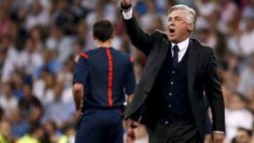 Carlo Ancelotti, durante el partido ante el Valencia.