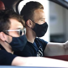 Arthur se reúne con Abidal, pero el expediente continúa su curso