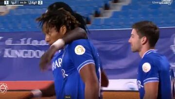 El internacional peruano remató en el área con enorme calidad para dar otra alegría a los aficionados de Al Hilal, que están encantados con él.