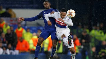 Soccer Football - Europa League - Everton vs Olympique Lyonnais - Goodison Park, Liverpool, Britain - October 19, 2017   Everton&#039;s Cuco Martina in action with Lyon&#039;s Kenny Tete    REUTERS/Andrew Yates