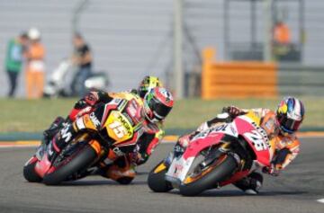 Los pilotos Dani Pedrosa (26) y Alex de Angelis (15).