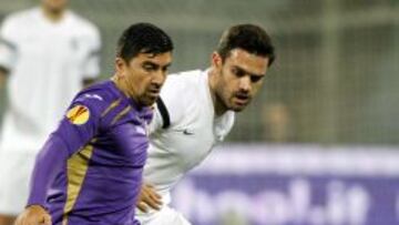 David Pizarro cumpli&oacute; un regular partido en el mediocampo Viola. 