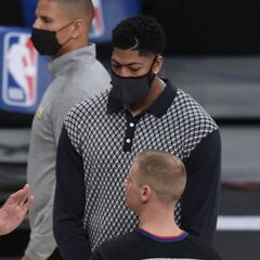 Anthony Davis estará dos semanas más de baja