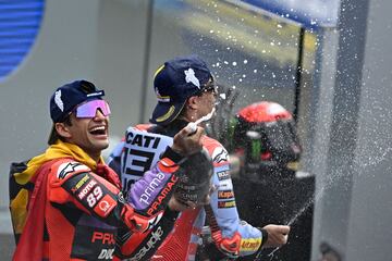 Jorge Martín y Marc Márquez en el podio. 