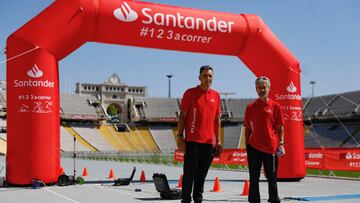 Miguel Indurain y Mart&iacute;n Fiz, durante el acto de presentaci&oacute;n de la prueba &quot;Remontar Barcelona&quot; del circuito &quot;1,2,3, a correr&quot; del Banco Santander.
 