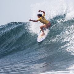 Cuatro españoles siguen en el cuadro principal del Mundial Junior de surf