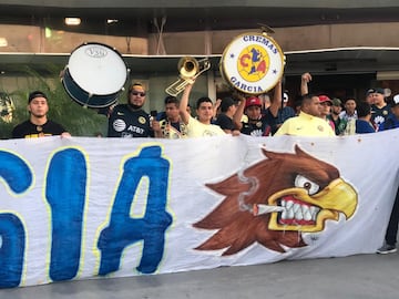 El fallido recibimiento al América en Monterrey, en imágenes