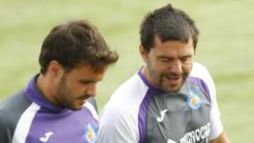 Pedro León, junto a Cosmin Contra.