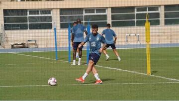 Embarba,. en un entrenamiento con el Almería.