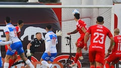 El accidentado debut de Garnero en la UC: lesión preocupante y un autogol increíble