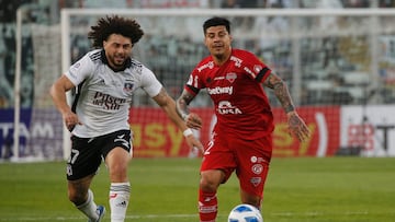 Futbol, Colo Colo vs Ñublense.
Octavos de final, Copa Chile 2022.
El jugador de Colo Colo Maximiliano Falcon, izquierda , disputa el balon con Patricio Rubio de Ñublense durante el partido de vuelta de los octavos de final de la Copa Chile realizado en el estadio Monumental.
Santiago, Chile.
21/08/2022
Marcelo Hernandez/Photosport
Football, Colo Colo vs Ñublense.
Round of 16, 2022 Copa Chile Championship.
Colo Colo's player Maximiliano Falcon, left, vies for the ball against Patricio Rubio of Ñublense during the round of 16, second leg match, of the Copa Chile Championship held at the Monumental stadium in Santiago, Chile.
19/08/2022
Marcelo Hernandez/Photosport