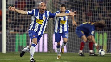 21/02/09 Espanyol &acute;s Ivan De La Pe&ntilde;a celebrates after scoring against Barcelona during their Spanish League football match on February 21, 2009 at the Camp Nou stadium in Barcelona. Espanyol won 2-1. AFP PHOTO/STR ALEGRIA
 PUBLICADA 22/02/09 