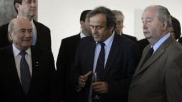 Grondona (dcha.), con Blatter y Platini.