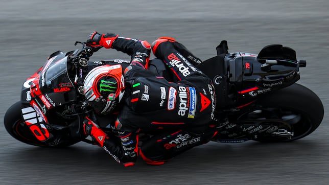 Pole de Bezzecchi y primera fila de Acosta