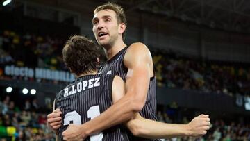 Axel Hervelle con Raúl López.