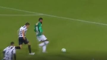 Potencia y cabezazo: así define el '9' que mira Colo Colo