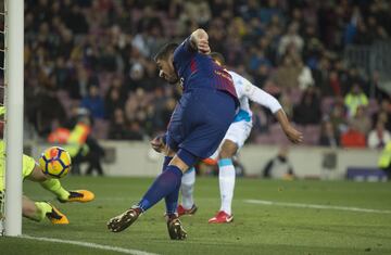 Luis Suárez beats Rubén but did the ball fully cross the line?