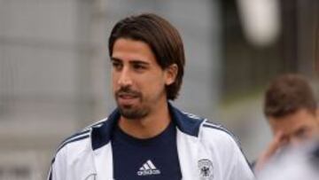 TOCADO. Khedira llegó a Düsseldorf con molestias en su muslo.