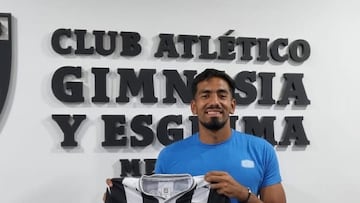 Firmó su primer contrato en Argentina, lo apadrinó un ex ‘9′ de la U y sueña con la Roja