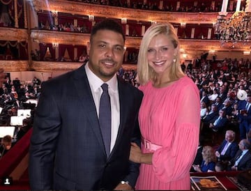 Ronaldo Nazário junto a su pareja sentimental Celina.