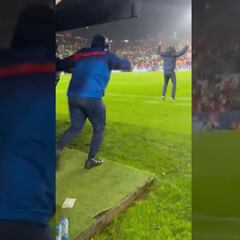 Así festejó André Jardine el quinto gol del América, como si hubiera sido el primero