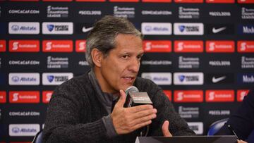 A cinco días del Clásico, Restrepo renuncia como DT de Olimpia