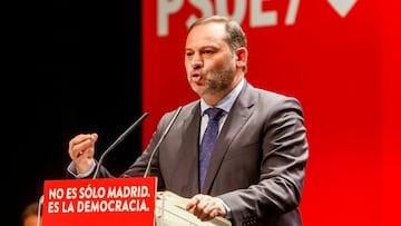 El secretario de Organizaci&oacute;n del PSOE y ministro de Transportes, Movilidad y Agenda Urbana, Jos&eacute; Lu&iacute;s &Aacute;balos, interviene en una rueda de prensa durante un acto del partido, a 30 de abril de 2021, en el Teatro Municipal Centro 