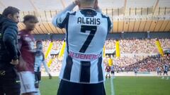 Alexis iba a entrar a la cancha y así reaccionó un rival: todo el público gritó