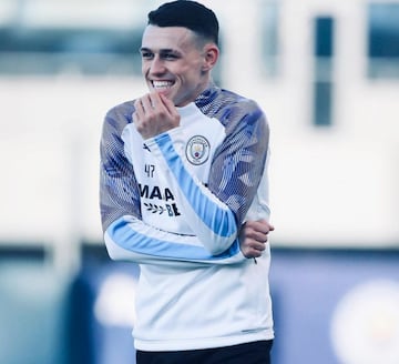 La perla del Manchester City es el único futbolista inglés que se cuela en este selectivo ránking. No sólo la está rompiendo este año en el terreno de juego con los de Guardiola, con quien jugará su primera final de la Champions. El joven inglés suele compartir vídeos tanto de sus ratos libres como de las muchas joyas que nos deja en el césped. Su cifra, 1,3 millones de seguidores.