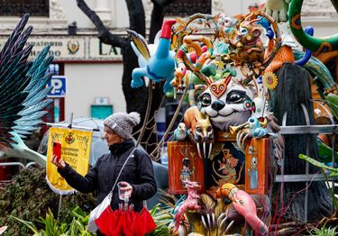 Este miércoles, 19 de marzo y día de San José, se celebrará el emocionante "Día de la Cremà" en las Fallas de Valencia, donde más de 700 monumentos que los artistas falleros han levantado por toda la ciudad arderán en un espectáculo impresionante. Marcando el broche de oro de la fiesta más emblemática de Valencia y una de las más multitudinarias de toda España. La noche se iluminará con fuegos artificiales.