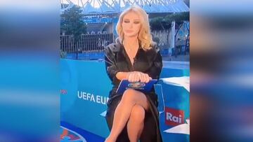 El descuido de la periodista italiana Paola Ferrari en pleno directo